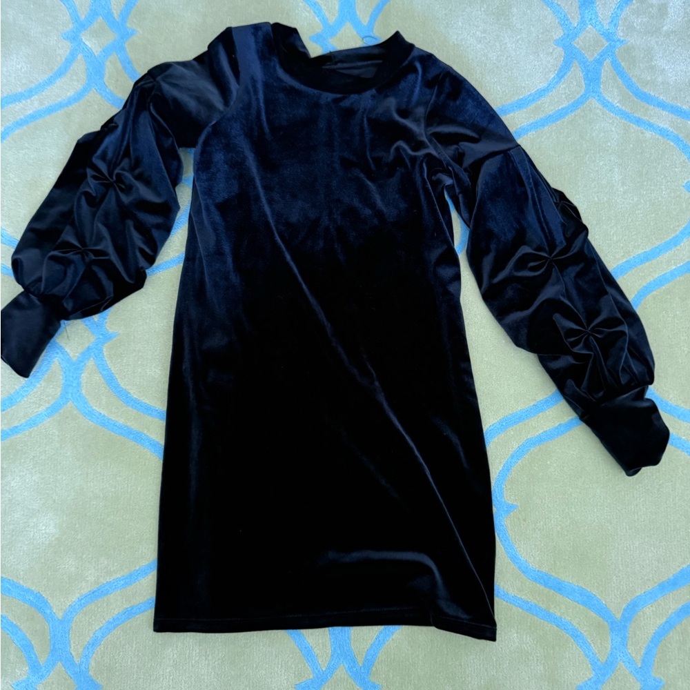 Isobella & Chloe Black Velvet Dress